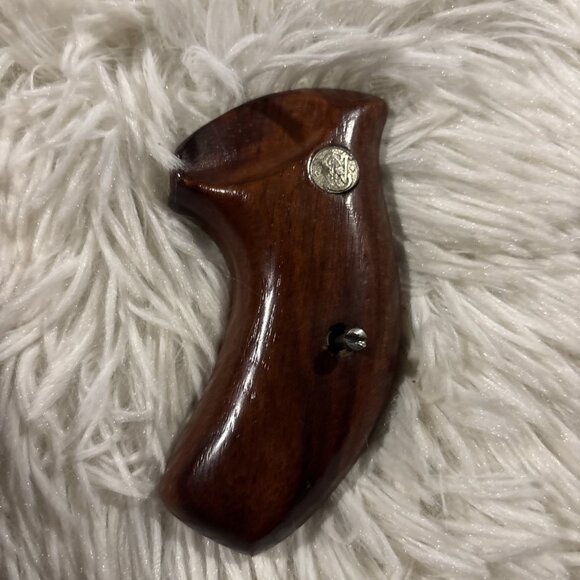 NOS Smith & Wesson Target Round Butt Grips - Picture 4 of 5